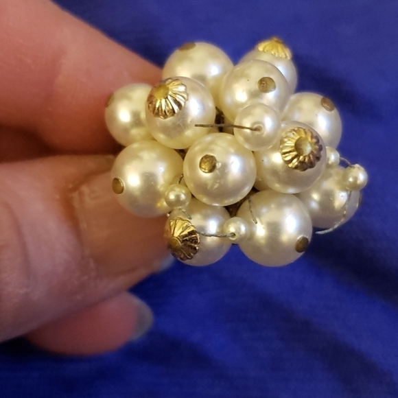 Vintage Pearl Cluster Clip on Earrings - Picture 2 of 7